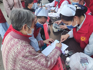 福建省福州神經(jīng)精神病防治院開展婦女節(jié)志愿服務(wù)活動(dòng)現(xiàn)場(chǎng)照片 (2).jpg