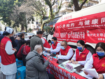 福建省福州神經(jīng)精神病防治院開展婦女節(jié)志愿服務(wù)活動(dòng)現(xiàn)場(chǎng)照片 (4).jpg