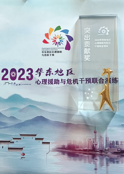 突出貢獻獎獎杯.jpg